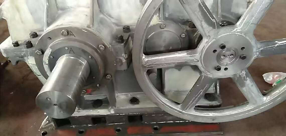 Gear reducer for a pumping unit, with its sheave